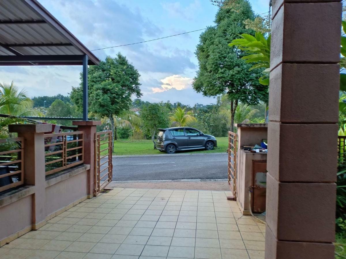 Muslim Dinaim Homestay Танджунґ-Малім Екстер'єр фото